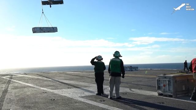 Hypnotic Process of Moving $13 Billion US Aircraft Carrier With Tiny Tugboats смотреть онлайн