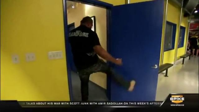 Психанул. Жестокий прикол про бойца MMA смотреть онлайн