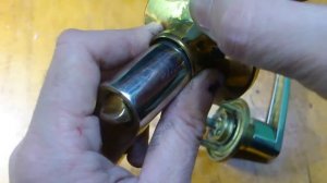 Как раскрутить снять замок с межкомнатной двери