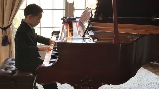 Young Cary performing Chopin’s Famous Valse Brillante Op.34 No.3 смотреть онлайн