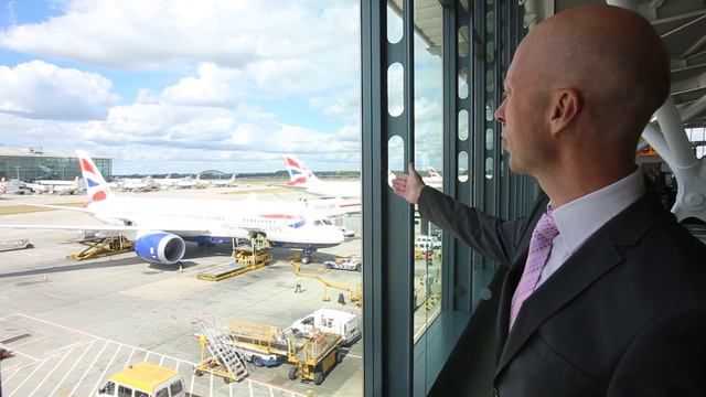 Peter Rasmussen hälsar oss välkomna ombord premiärflygningen av Boeing 787 смотреть онлайн