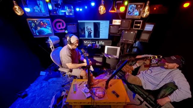 Sam Hyde Shows Nick Rochefort His UNHINGED TikTok Videos смотреть онлайн