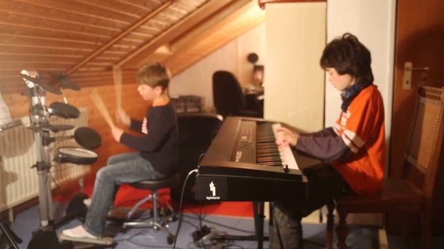 Robert Mayer 11 Jahre und Jonah Hausberg 9 Jahre spielen "All my Loving" смотреть онлайн