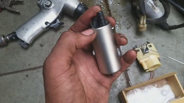 Changing rs200 bs4 model feul pump motor#bajaj #rs200 смотреть онлайн