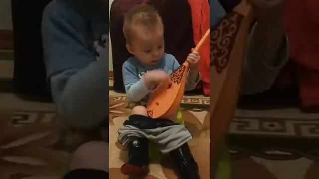ребенок играет клёво смотреть онлайн