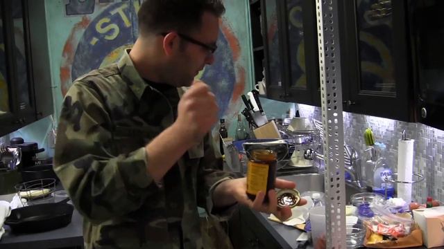 Late Night Eats: Ilan Hall's Leftover Scramble (Late Night with Jimmy Fallon) смотреть онлайн