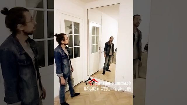 Зеркальные распашные двери для встроенных шкафов. Встроенный распашной шкаф в нишу. смотреть онлайн