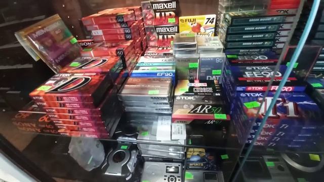 Магазин винтажной радиотехники Wintage Tech у метро "Удельная", Петербург. Февраль 2022г. смотреть онлайн