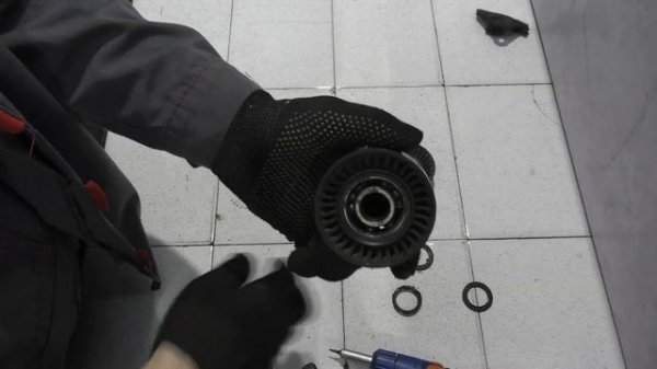 Как снять вентилятор охлаждения и обслужить обводные ролики на двигателях bmw м 50.м 60.м 62..mp4