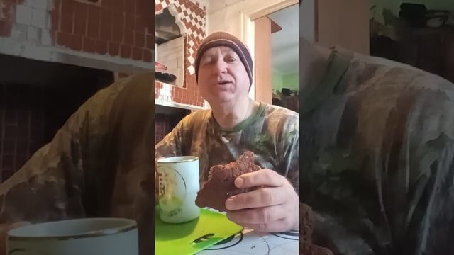Ем кекс шоколадный из пекарни смотреть онлайн