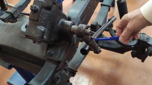 Рулевой механизм типа "червяк-ролик"