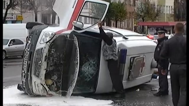 Скорая перевернулась в центре Шуи смотреть онлайн