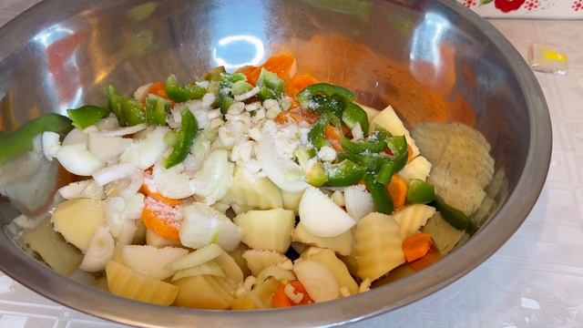 УЖИН ГОТОВИТСЯ- хозяйка ОТДЫХАЕТ! Курица с овощами в рукаве! ПП тагам. #курицасовощами смотреть онлайн