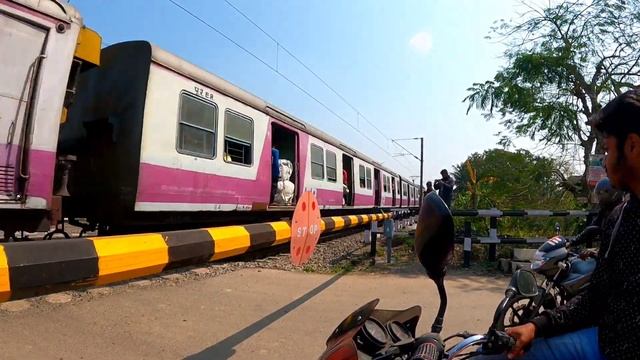 Tremendous Honking Father Hold Son Ears | Train Like Bullets Dangerous Moving Out Railgate смотреть онлайн