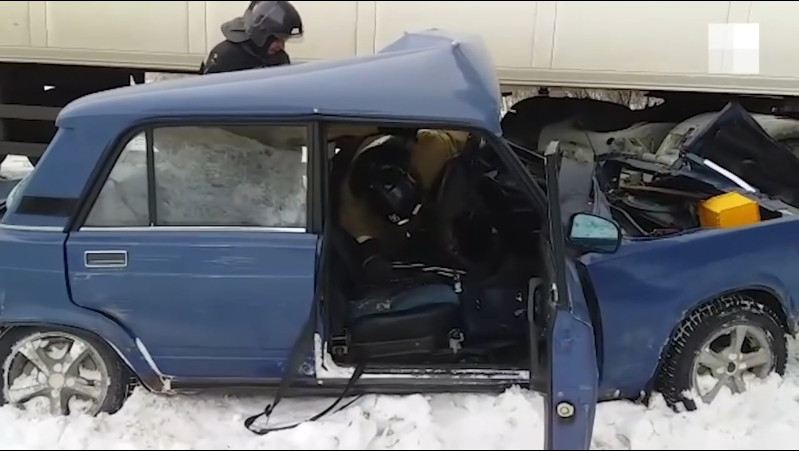  Фура протаранила ВАЗ на Тюменском тракте смотреть онлайн