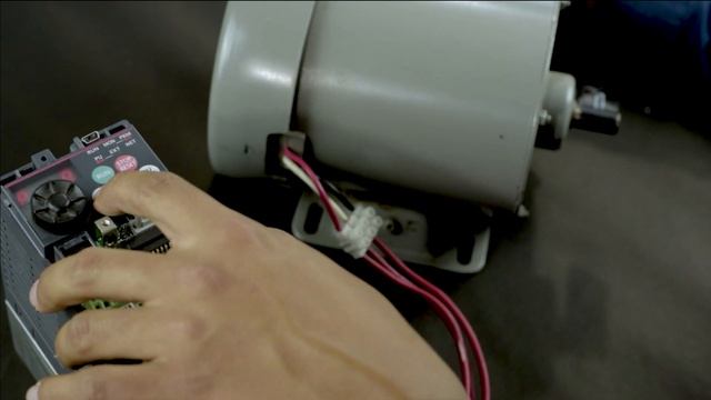 Variador De Frecuencia Mitsubishi, Cómo Conectar Y Configurar Fácilmente. D700 E700 A800 F800