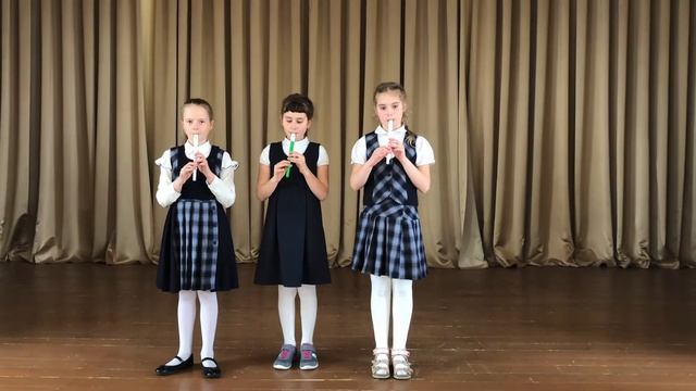 трио "ЛАДО" МБОУ "Кировская гимназия" исполняют русскую народную песню "Светит месяц" смотреть онлайн