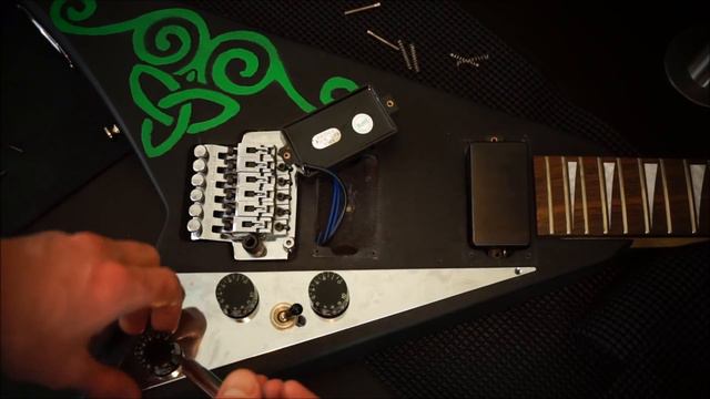 Jackson RR3 - EMG Restoration Part 1: Deconstruction смотреть онлайн