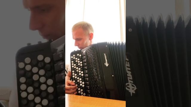 Один из самых любимых баянистов • Сам играет и поёт смотреть онлайн
