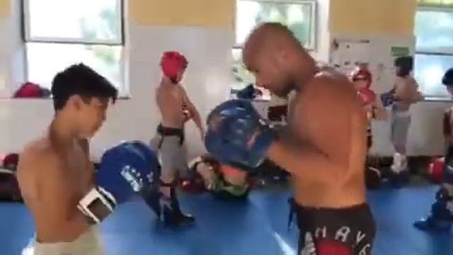 Дениз Мутлуай Кикбоксинг