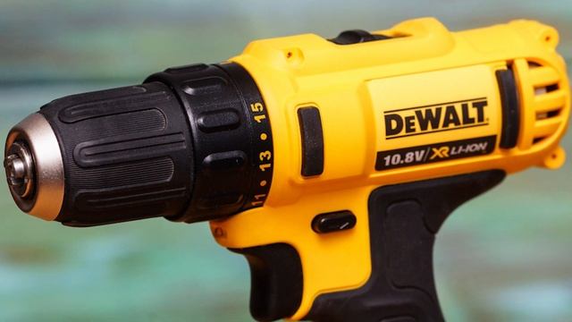 Аккумуляторная Дрель шуруповерт DeWALT DCD710C2 смотреть онлайн