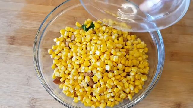 Новогодний Салат с сухариками/ Suxarili salatın hazırlanması смотреть онлайн