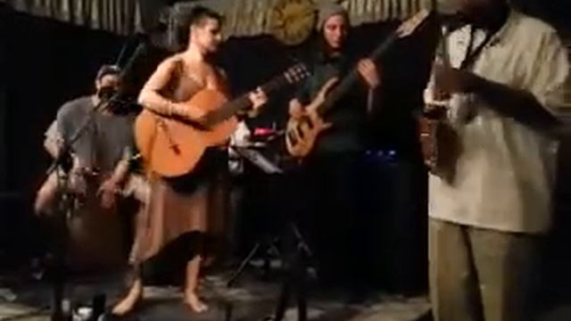 Gabriela & La Buena Onda - Mono Chou Cover-"Me Gustas Tu" смотреть онлайн