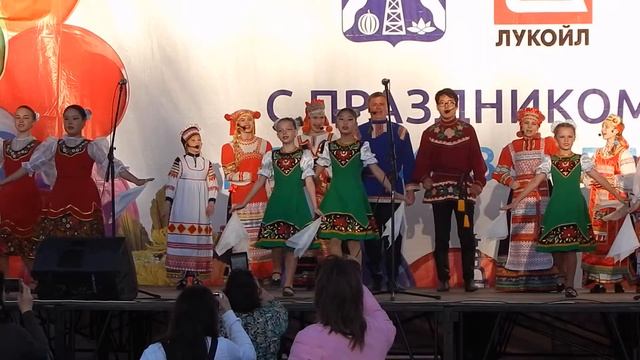 Вокальный ансамбль "Сударушка" и танцевальный коллектив "Ассоль"/ "Я на печке молотила" смотреть онлайн