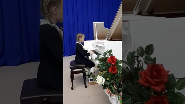 Попова Виктория Моцарт "Менуэт" ре минор смотреть онлайн