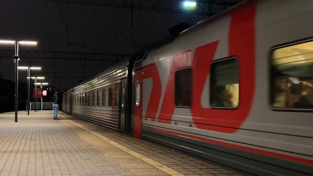 Ночной «Красный Строитель». Электровозы ЧС7-097, ЧС7-276, ЧС7-242, ЭП2К-337, ЭГ2Тв-040 «Иволга 2.0» смотреть онлайн