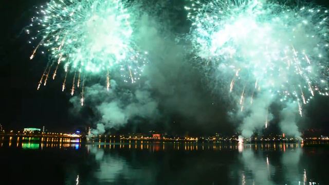 Казань. Салют в день города 30 августа 2013.Набережная у Дворца земледельцев. смотреть онлайн