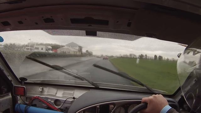 Llandow Trackday 5/4/2014 Ford Fiesta Mk4 смотреть онлайн