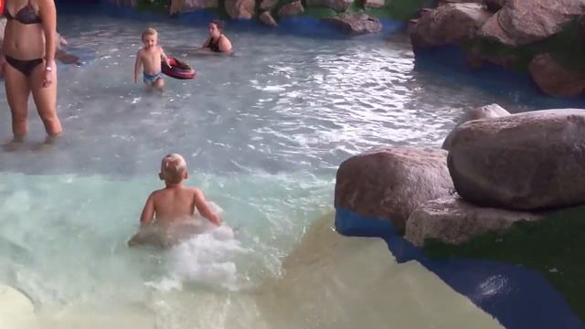 Аквапарк Серена в Хельсинки. Горки и игры внутри аквапарка. смотреть онлайн