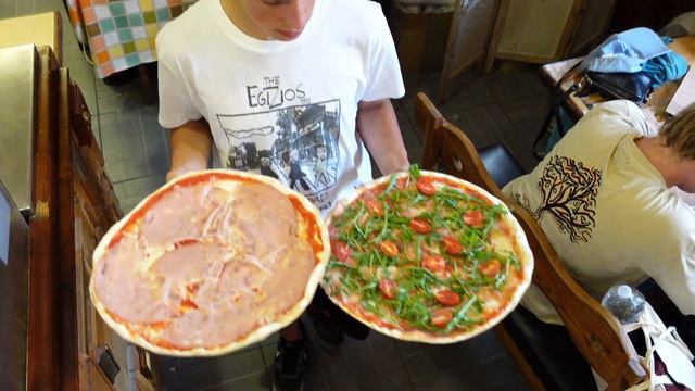 GENOVA 🇮🇹 50 anni di pizza sottile in questa storica Pizzeria genovese смотреть онлайн