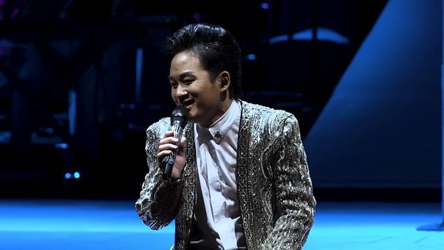 LK MỘT MÌNH / RU TA NGẬM NGÙI - Tùng Dương (Liveshow Concert 20 Năm Ca Hát) смотреть онлайн
