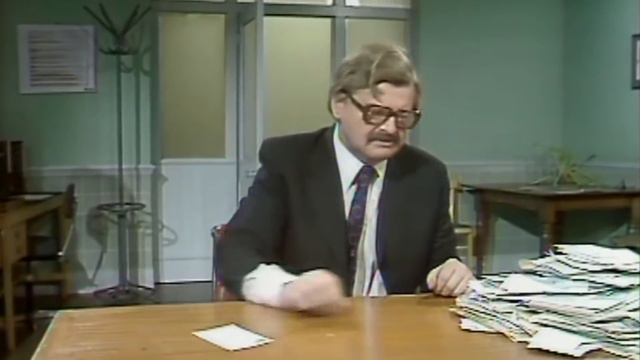 What happened to BENNY HILL смотреть онлайн