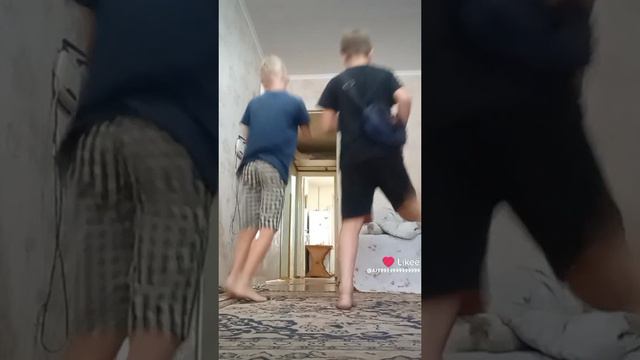 р