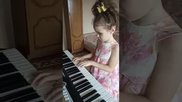 Музыкальные произведения: "Дивчина" и "Я на горку шла" смотреть онлайн