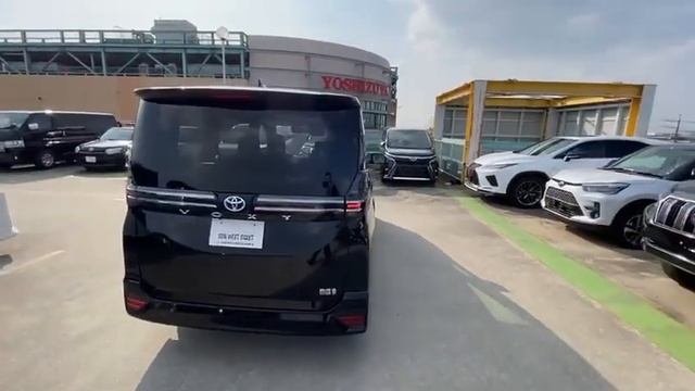 Brand New 2022 Toyota Voxy Hybrid Engine Has Arrived with Price смотреть онлайн