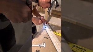 Монтаж теневого и скрытого плинтуса на штукатурку. Изготовление шаблона