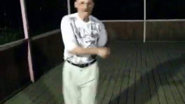 ТАНЕЦ ДЕДА.AVI смотреть онлайн
