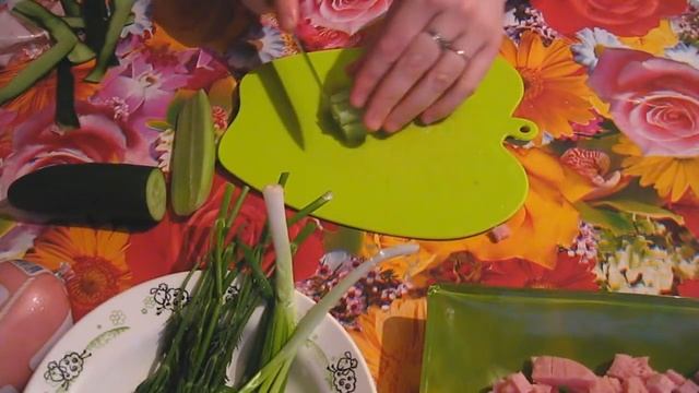Салатик на скорую руку!Салат с огурцами и ветчиной! смотреть онлайн