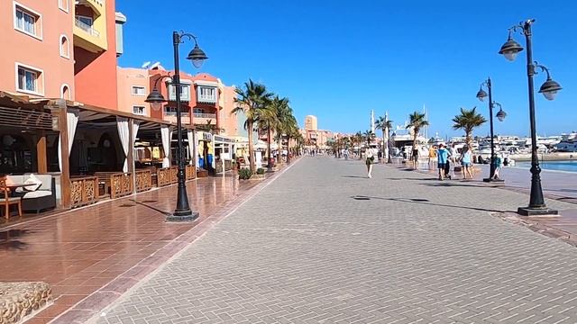 ПОЧЕМУ КРАСНОЕ МОРЕ НАЗЫВАЮТ КРАСНЫМ? МИЛАШЕЧКИ ГУЛЯЮТ ПО ХУРГАДЕ С ЭКСКУРСОВОДОМ смотреть онлайн