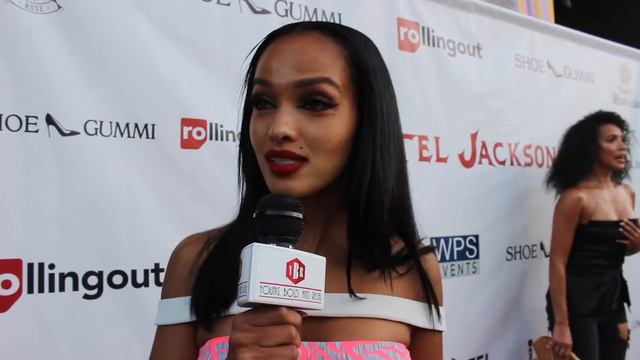 Lola Monroe On The Downside And Upside of Social Media смотреть онлайн