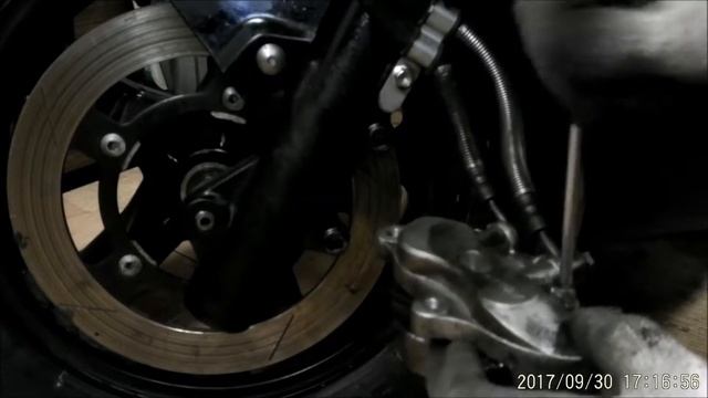 Замена передних тормозных колодок на Suzuki Skywave (TRW, TMMP) смотреть онлайн