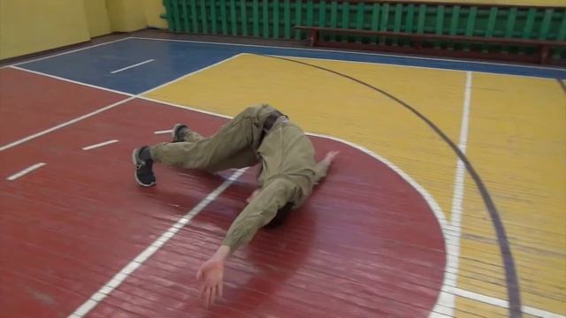 Кувырок Назад