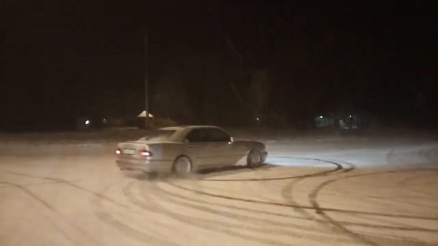 SNOW DRIFT mercedes benz w210 e430 смотреть онлайн