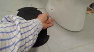 Как закрепить кривой унитаз.