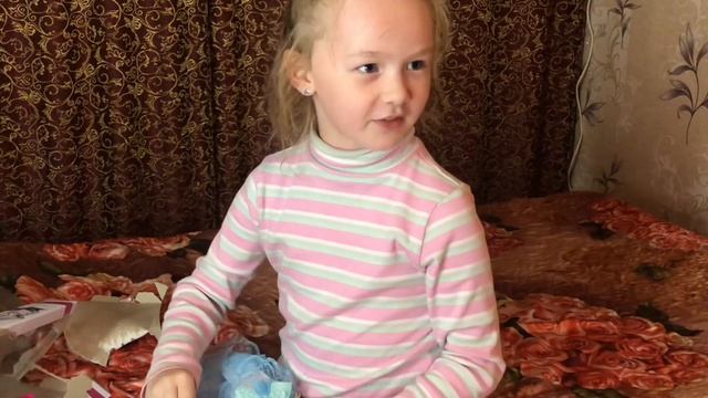 Распаковка куклы и набора для причёсок. смотреть онлайн
