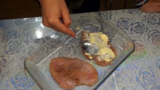 Рецепт куриная грудка с ананасами в духовке / ГОСТИ ПРОСЯ ЕЩЁ смотреть онлайн